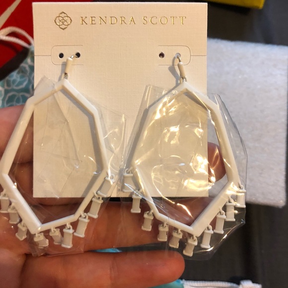 Kendra Scott UFT - Picture 4 of 5